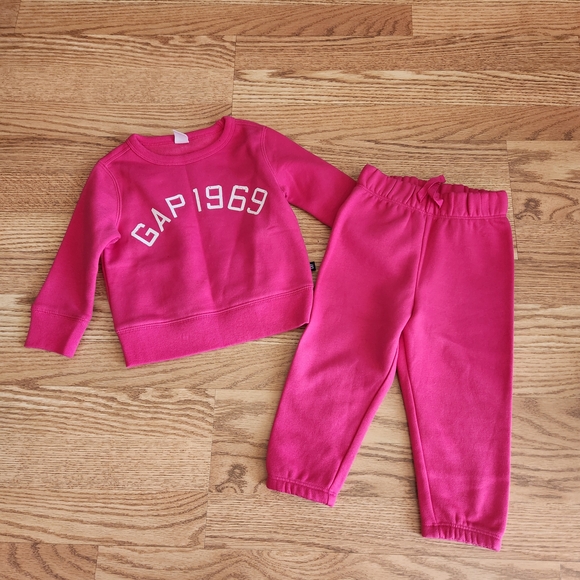 GAP Other - GUC GAP Infants Pink Sweatshirt and Joggers Set